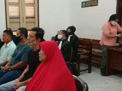 Ibu Eksekutor Nangis di Sidang Pembunuhan Jamaluddin: Anak Saya Orang Baik