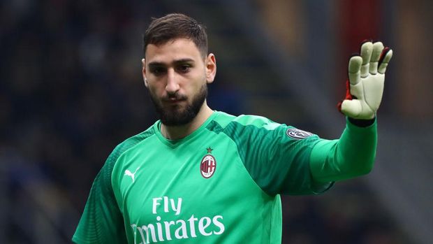MILAN, ITALY - FEBRUARY 13:  Gianluigi Donnarumma of AC Milan gestures during the Coppa Italia Semi Final match between AC Milan and Juventus at Stadio Giuseppe Meazza on February 13, 2020 in Milan, Italy.  (Photo by Marco Luzzani/Getty Images)