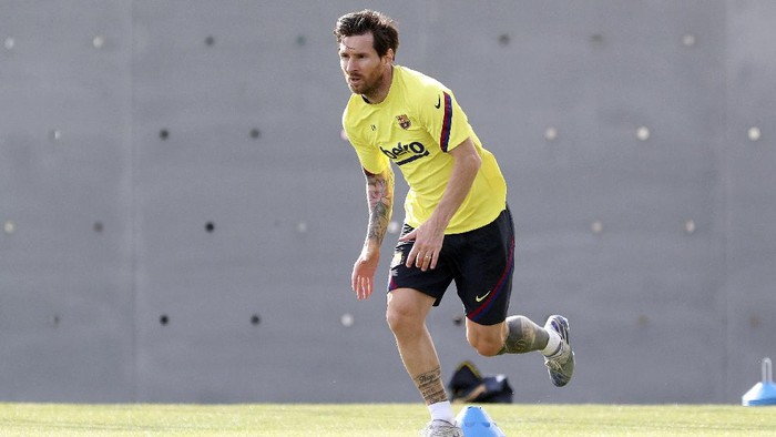 In this photo provided by FC Barcelona, Lionel Messi trains in Barcelona, Spain, on Friday May 8, 2020. Soccer players in Spain returned to train for the first time since the country entered a lockdown nearly two months ago because of the coronavirus pandemic. (Miguel Ruiz/FC Barcelona via AP)