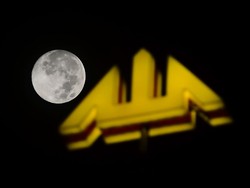 Masya Allah! Besok Malam Purnama Lurus Searah Kabah di Makkah