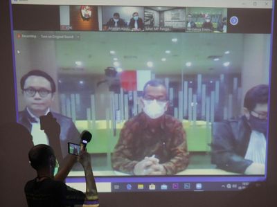 Emirsyah Satar Divonis 8 Tahun Penjara