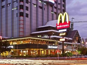 Kisah Cinta hingga Haru, Sejuta Pengalaman Netizen di McDonalds Sarinah Kisah Cinta hingga Haru, Sejuta Pengalaman Netizen di McDonalds Sarinah