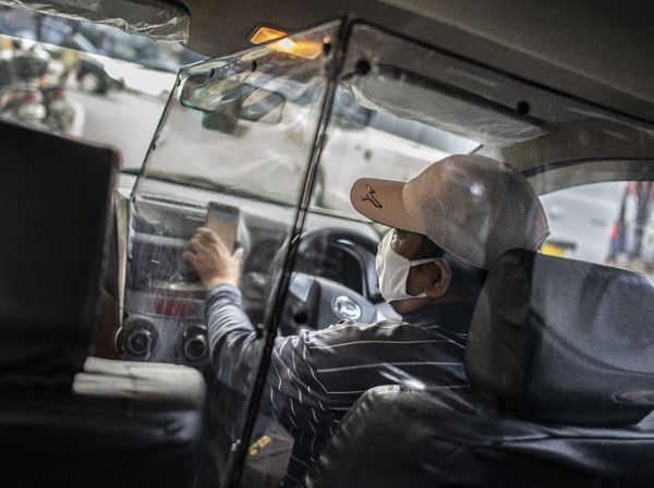 Kreatif! Begini Antisipasi Penyebaran COVID-19 di Taksi Online
