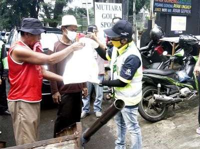 Pembagian Takjil Ramadhan untuk Warga Terdampak COVID-19