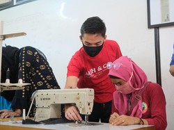 Dilatih 6 Hari, Istri Driver Grab di Makassar Produksi 3.000 Masker