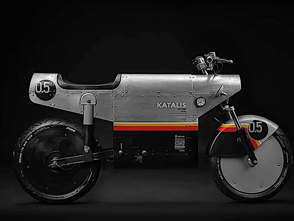 Selis Ini Kena Operasi Plastik, Modifikasi Steampunk-nya Keren Gila Selis Ini Kena Operasi Plastik, Modifikasi Steampunk-nya Keren Gila