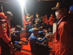 Kapal Terbalik Dihantam Ombak, 4 Pemancing di Kolaka Dievakuasi