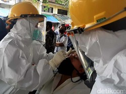 300 Pedagang-Pengunjung Pasar Kebon Kembang Bogor Jalani Tes Swab