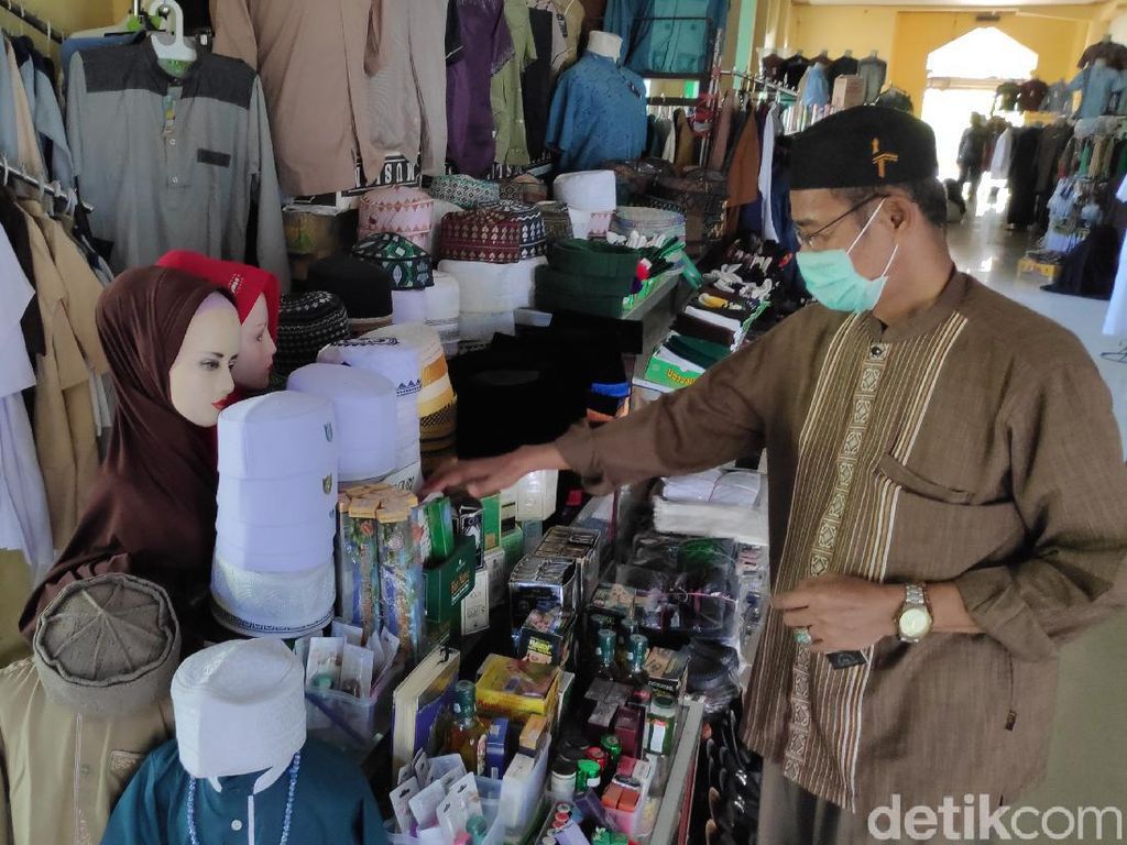 Pedagang Busana Muslim Tak Lagi Semringah Gegara Corona Pedagang Busana Muslim Tak Lagi Semringah Gegara Corona