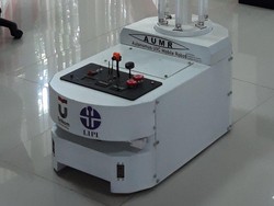 Robot Pembasmi Corona Bersenjata Sinar Ultraviolet Diciptakan di Bandung