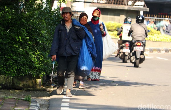 Penyandang masalah kesejahteraan sosial (PMKS) musiman mulai berdatangan ke Kota Bandung di bulan Ramadhan ini. Begini potretnya.