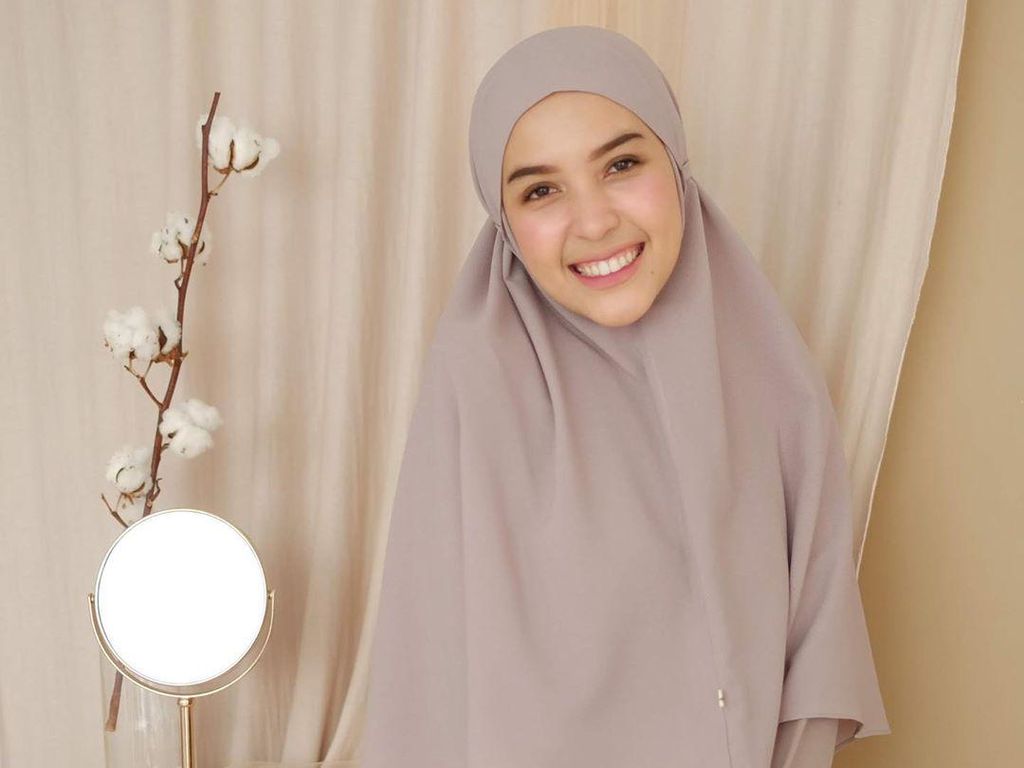8 Gaya Hijab Anti Ribet Ala Selebgram Pakai Bergo Instan