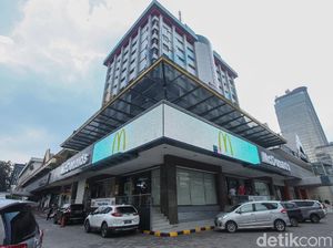 Kerumunan di McD Sarinah Berujung Denda Rp 10 Juta