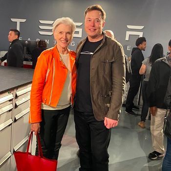 Maye Musk, ibu Elon Musk