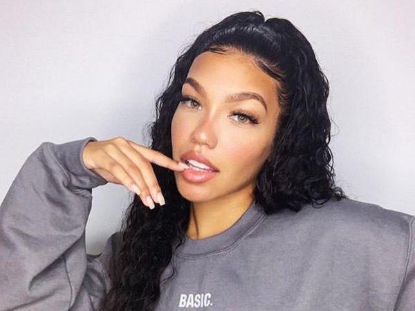 Potret Wanita yang Dikritik karena Jadi Model Baju Renang Terlalu Vulgar