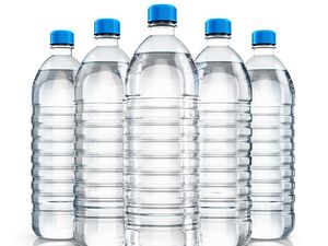 Ilmuwan Ungkap Bahaya Minum Air Mineral dari Botol Plastik Ilmuwan Ungkap Bahaya Minum Air Mineral dari Botol Plastik