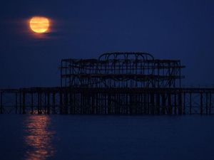 Potret Keindahan Supermoon di Berbagai Penjuru Dunia Potret Keindahan Supermoon di Berbagai Penjuru Dunia