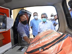 Gubernur Sulbar Serahkan Ambulans untuk Penanganan Corona di Polman