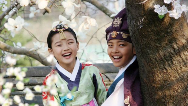 The Moon That Embraces the Sun