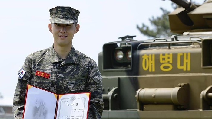 In this photo provided by South Korea Marine Corps Facebook, Tottenham Hotspur forward Son Heung-min poses with a prize during a basic military training completion ceremony at a Marine Corps boot camp in Seogwipo on Jeju Island, South Korea, Friday, May 8, 2020. Son finished his three-week military training in South Korea on Friday and was right near the top of the class.(South Korea Marine Corps Facebook via AP)