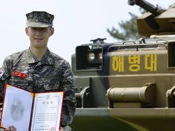 Top! Son Heung-min Tuntaskan Wajib Militer, Raih Penghargaan Pula