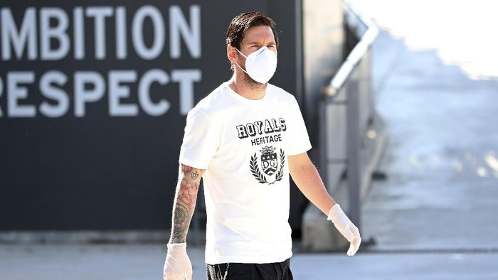 In this photo provided by FC Barcelona, Lionel Messi walks wearing a protective face mask at the clubs training ground in Barcelona, Spain, on Wednesday May 6, 2020.  Soccer players in Spain returned to their teams training camps Wednesday for the first time since the country entered a lockdown nearly two months ago because of the coronavirus pandemic. Players for Barcelona, Real Madrid, Atlético Madrid and other clubs started preparing for the return to training this week, and they were all expected to be tested for COVID-19 and should be cleared to practice once the results are back. (Miguel Ruiz / FC Barcelona via AP)