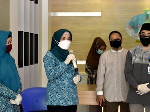 PKK Sulsel Serahkan 500 Paket Sembako untuk Wahdah Islamiyah