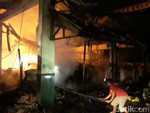 Kebakaran di Kompleks Pasar Juwana Pati Padam Kebakaran di Kompleks Pasar Juwana Pati Padam