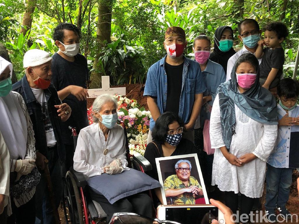 Senyum Haru Istri Kenang Kegigihan Akting Adi Kurdi Senyum Haru Istri Kenang Kegigihan Akting Adi Kurdi