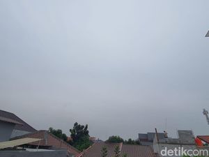 Langit Jabodetabek Tampak Memutih Siang-Sore Hari, Ini Penjelasan BMKG