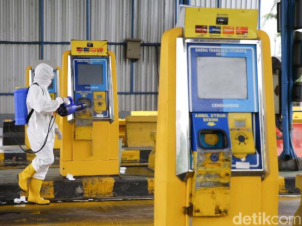 Disinfeksi Corona di Gerbang Tol Cengkareng