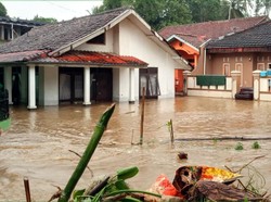 Banjir Rendam Pemukiman Warga hingga Terminal di Kota Sukabumi