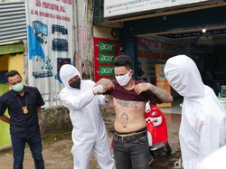 Kenakan APD Lengkap, Polisi di Cianjur Razia Preman yang Membuat Resah