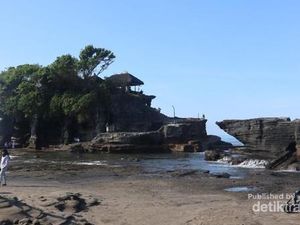 Kisah Tanah Lot, Batu Karang Sakti di Tengah Lautan