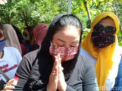 Meski Nangis Saat Ziarah, Istri Kedua Didi Kempot Ngaku Ikhlas