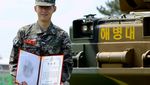 Foto: Aksi Son Heung-min Jadi Tentara, Angkat Senjata
