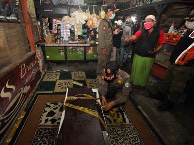 Razia PSBB Jam Malam di Surabaya