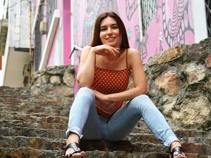 Potret Gamer Cantik yang Akunnya Diblokir karena Insiden Malfungsi Busana