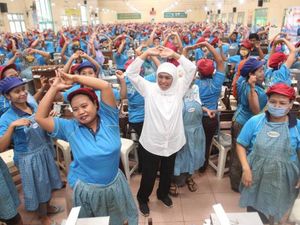 Khofifah Sebut Perusahaan Wajib Keluarkan THR Idul Fitri