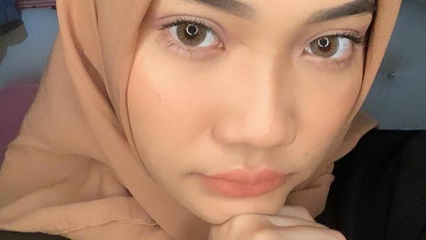 Biografi Profil Biodata Cindy Caroline agama kristen rajin ke gereja jadi mualaf