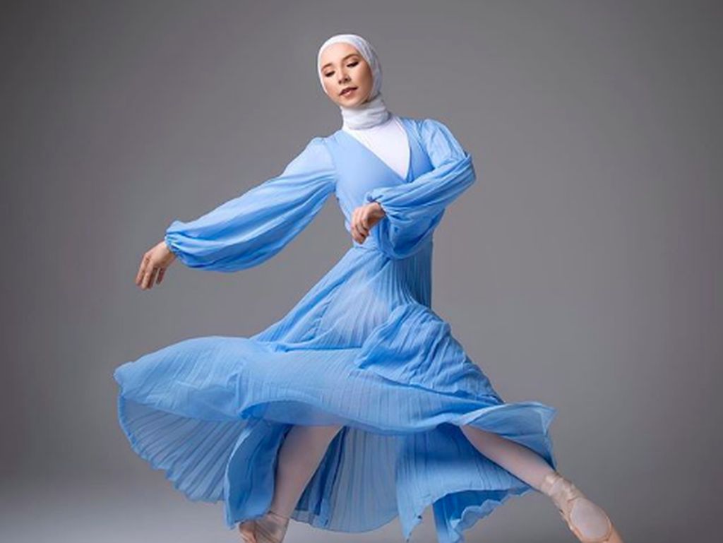 Mualaf Sejak Kecil, Ini Kisah Inspiratif Balerina Berhijab Pertama di Dunia Mualaf Sejak Kecil, Ini Kisah Inspiratif Balerina Berhijab Pertama di Dunia