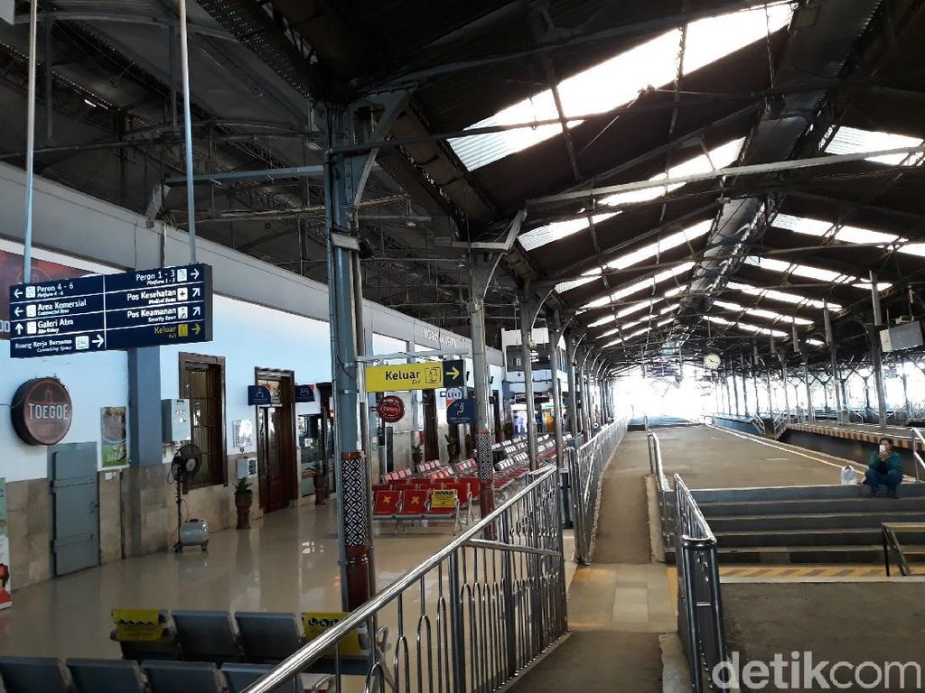 Keran Transportasi Umum Dibuka, Stasiun Tugu Yogya Lengang Keran Transportasi Umum Dibuka, Stasiun Tugu Yogya Lengang