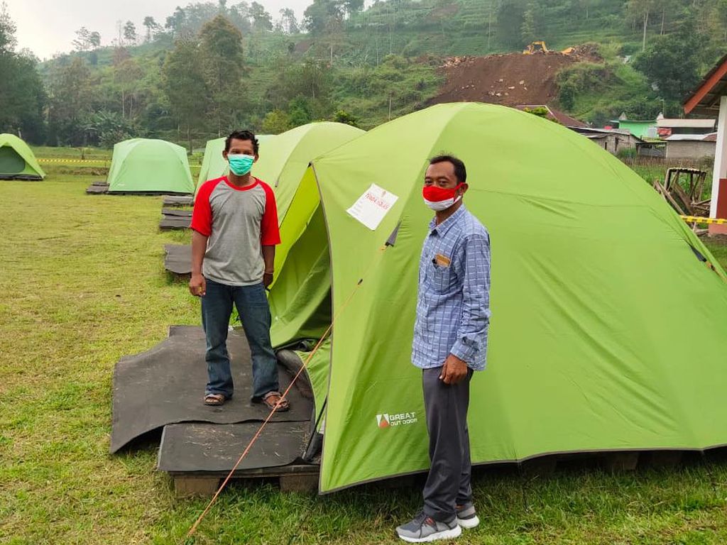 Foto: Deretan Tenda Karantina Pemudik di Karanganyar Foto: Deretan Tenda Karantina Pemudik di Karanganyar