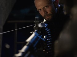 Sinopsis Mechanic: Resurrection, Pergolakan Batin Mantan Pembunuh Bayaran