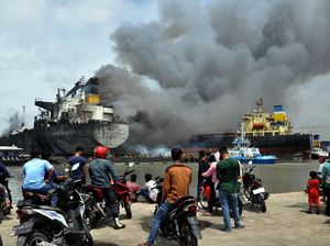 Kebakaran Tanker di Belawan Medan Diduga Dipicu Hubungan Pendek Arus Listrik Kebakaran Tanker di Belawan Medan Diduga Dipicu Hubungan Pendek Arus Listrik