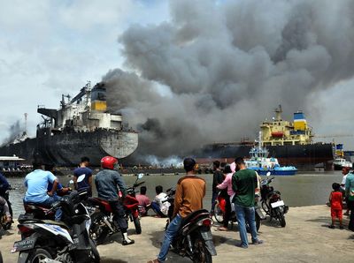 Kapal Tanker Terbakar di Pelabuhan Belawan