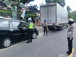 258 Kendaraan Bawa Pemudik yang Melintas di Situbondo Diputar Balik