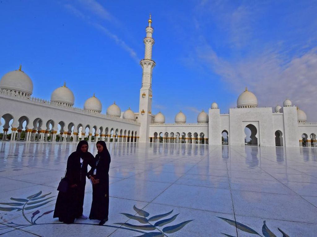 Kemegahan Masjid Terbesar Ketiga di Dunia Sheikh Zayed Grand Mosque