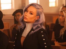 Ketinggalan Pesawat, Iggy Azalea Misuh-misuh di Twitter