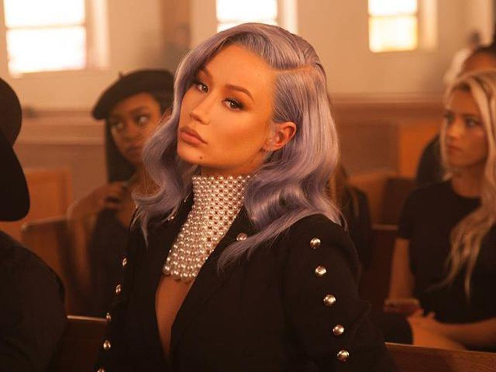 Ketinggalan Pesawat, Iggy Azalea Misuh-misuh di Twitter Ketinggalan Pesawat, Iggy Azalea Misuh-misuh di Twitter